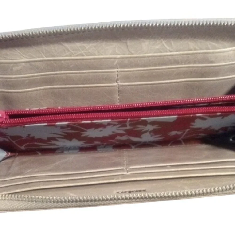 Hobo| Light Gray | Leather Zip Wallet | Pleated | GUC